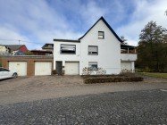 Hauptbild Einfamilienhaus in naturnaher Bachlage - viel Platz, 4 Garagen & Raum für Ihre Ideen